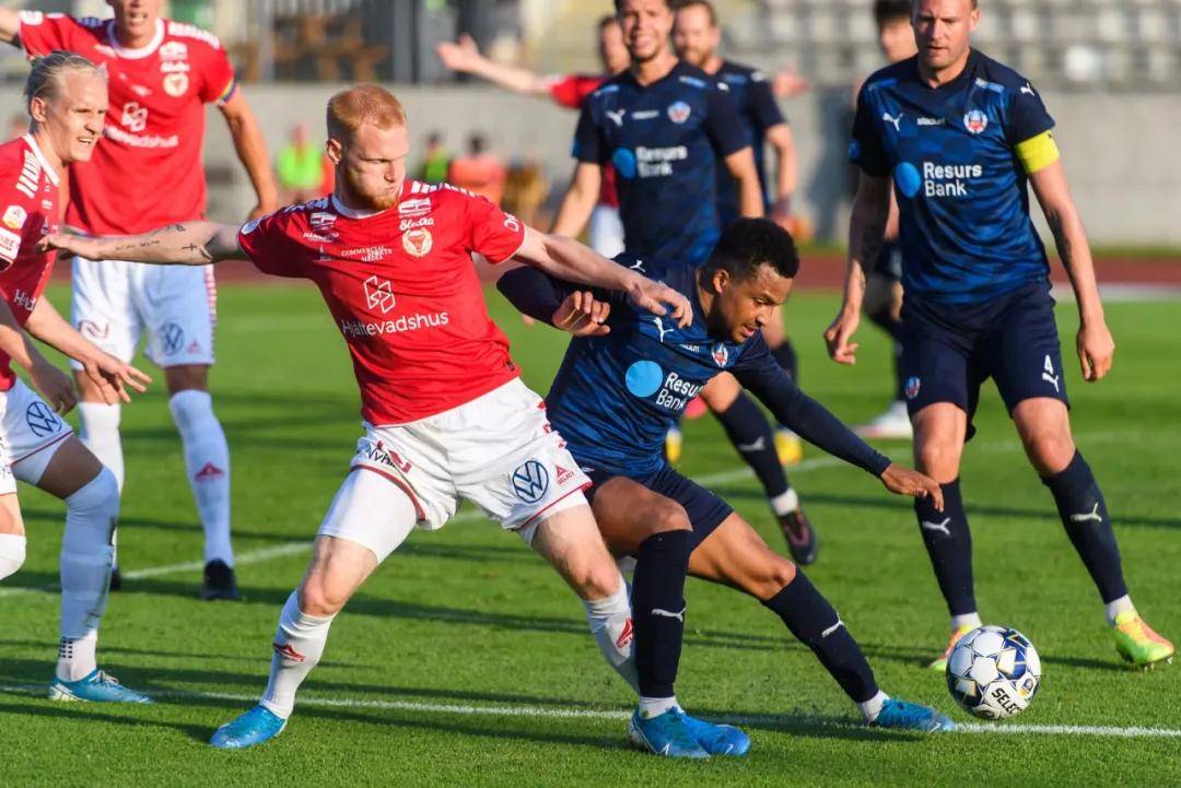 精彩足球对决中球队攻防转换快速有效的简单介绍