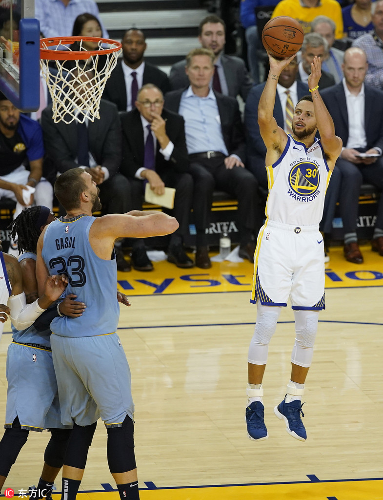 AYXapp下载-猛龙客场大胜灰熊，取得八连胜稳住榜首的简单介绍