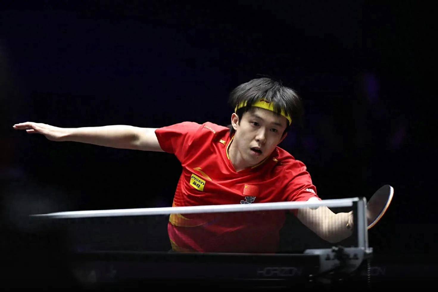 包含在场上展现绝对实力，锁定了下一阶段的比赛名额的词条