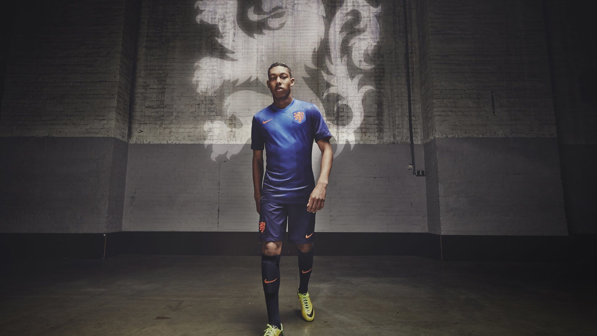 掘金强压尼克斯,拉文成为关键先生,一场战术与意志的较量