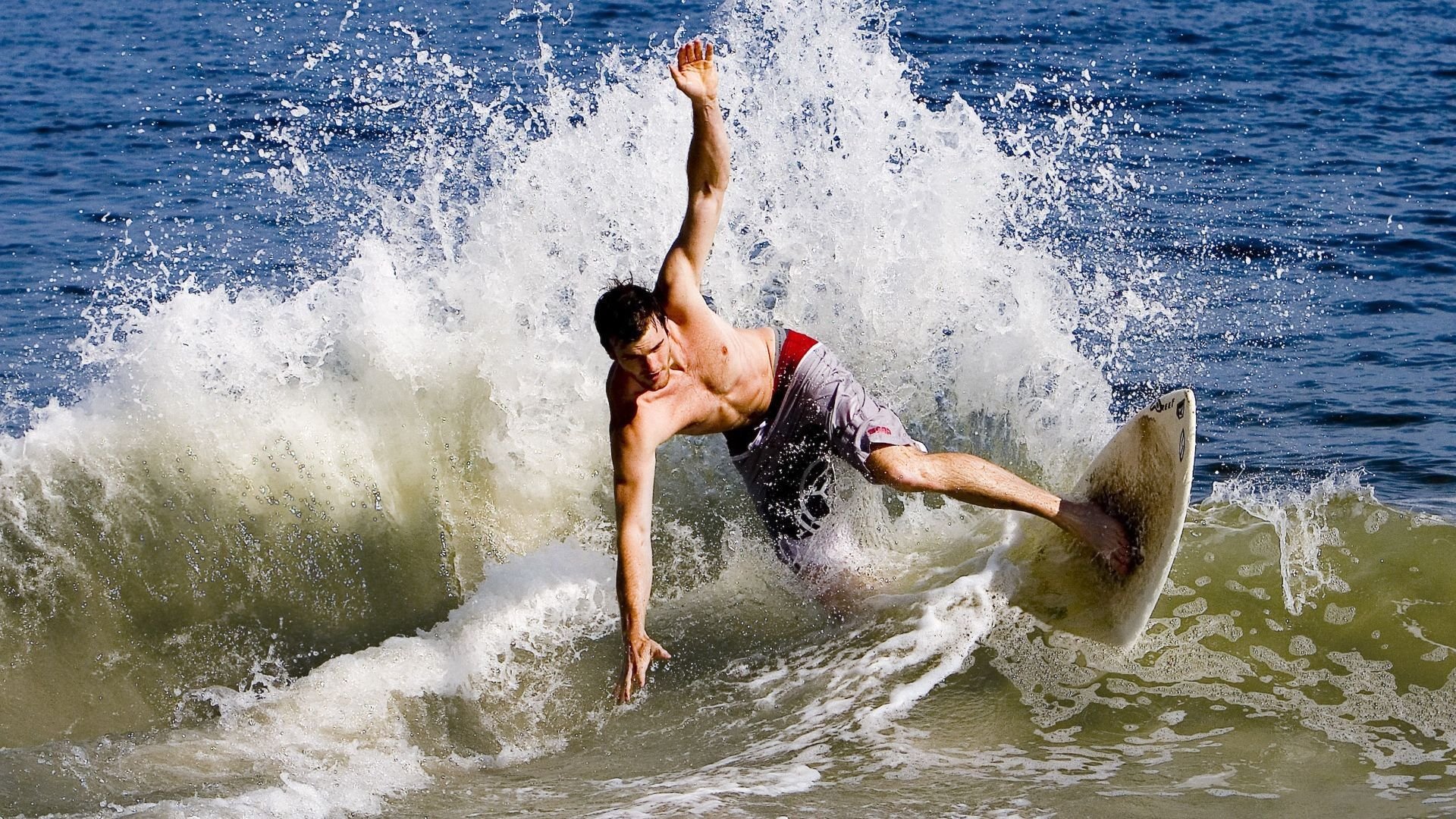 爱游戏在线-北欧绝杀与法兰西之光，当瑞典冷箭穿透摩洛哥，本泽马在别处闪耀